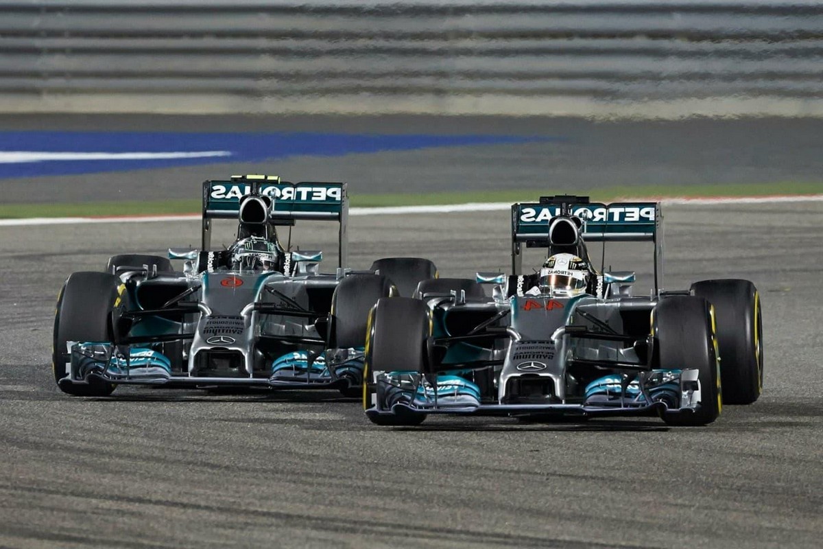 Anterior del equipo Mercedes AMG petronas sakhir motor